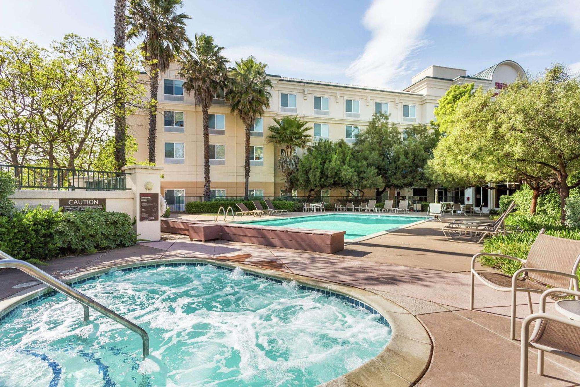 Hilton Garden Inn Fairfield Exterior photo
